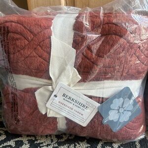 Berkshire Double-Sided Cable-Embossed
Sherpa 60 × 70 Throw